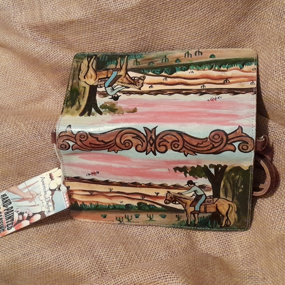 AMERICAN DARLING WOMANS LEATHER HANDPAINTED CLUTCH WITH STRAP - Picture 5 of 5